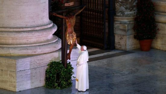 Vaticano diz que Igreja Católica não pode abençoar uniões homossexuais