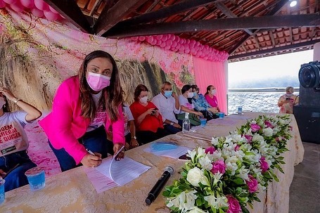 Simões Filho cria Programa Bolsa Maria da Penha para mulheres em vulnerabilidade social; Entenda