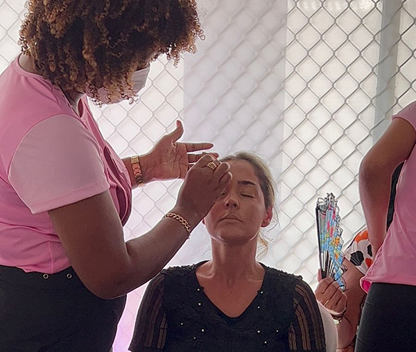 Mulher Mais Bela: 1º dia teve muita música, estandes de beleza, palestra e muita animação