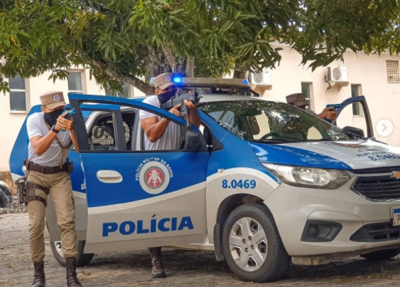Policiais do Quarto Batalhão prende em flagrante traficante de drogas no bairro da amarela em Inhambupe
