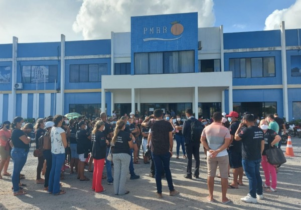Professores cobram do prefeito reajuste de 33% no piso e ameaçam greve em Rio Real