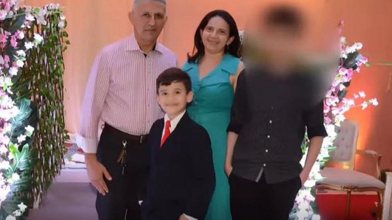 Adolescente que matou mãe e irmão ficou surpreso ao descobrir que o pai sobreviveu aos tiros