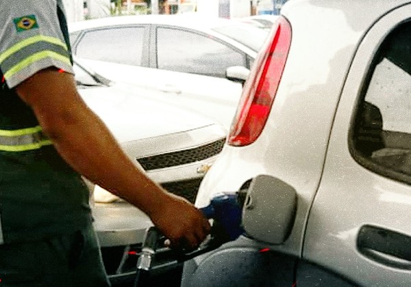 Saindo a R$ 8,94, Bahia tem gasolina mais cara do Brasil