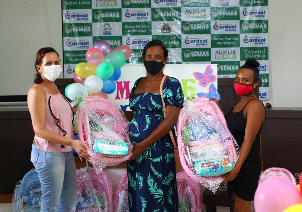 Gestantes recebem enxovais completos em Cardeal da Silva