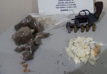 Em ação conjunta, Quarto Batalhão e CIPE Litoral Norte apreendem arma de fogo e drogas em Inhambupe