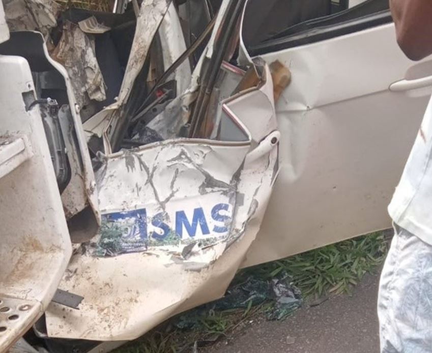 Quatro morrem após carro de prefeitura baiana colidir com ônibus na BR-101; criança está entre vítimas