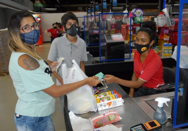 Governo antecipa pagamento do vale-alimentação estudantil este domingo (21)