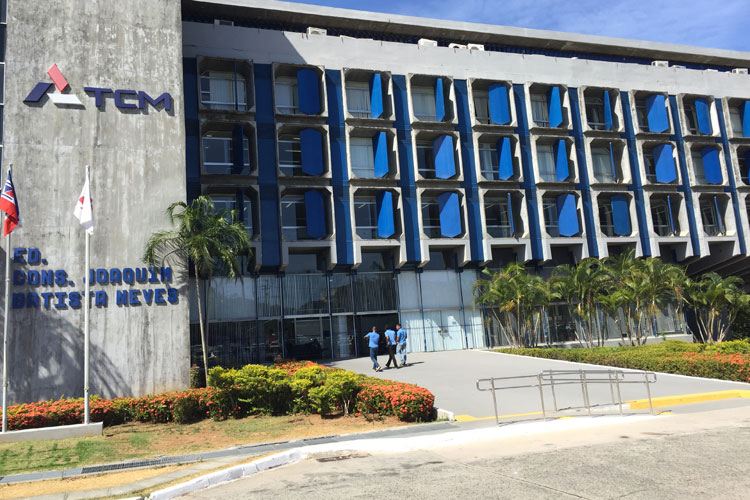 TCM afirma que piso do magistério é salário base e reajuste igual não precisa ser dado às demais faixas salariais