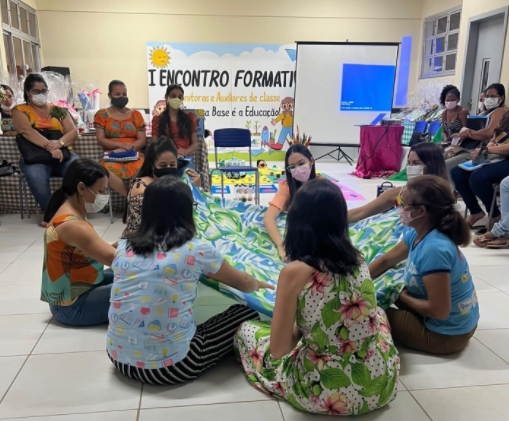 Prefeitura de Aporá realiza o primeiro encontro formativo para monitores e auxiliares de classe
