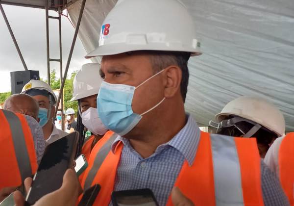 ‘Vamos ter calma’, diz Rui ao manter obrigação do uso de máscaras