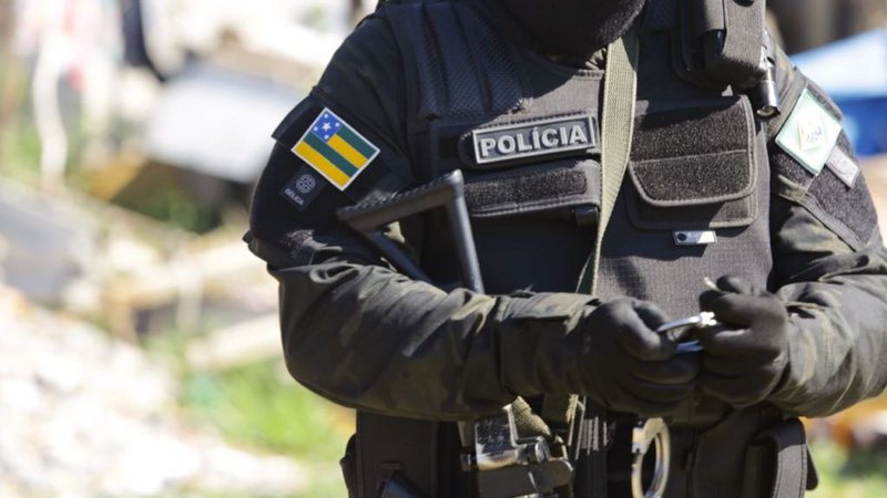 Homem é preso após tentar estuprar a própria filha em motel