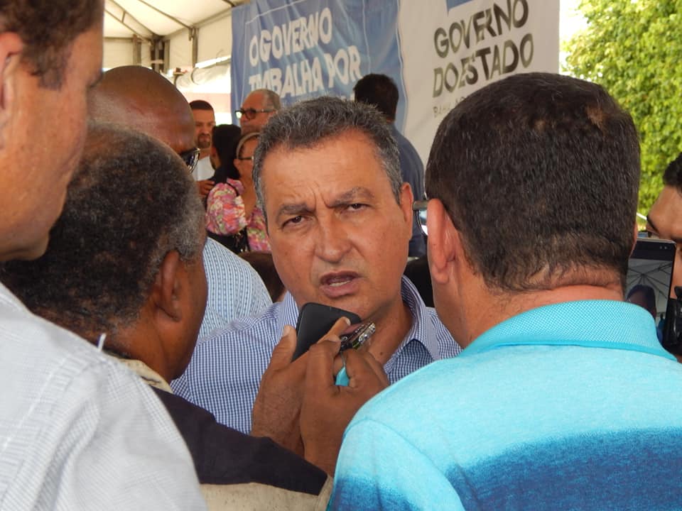 Governador da Bahia anuncia suspensão do uso obrigatório de máscaras em ambientes abertos