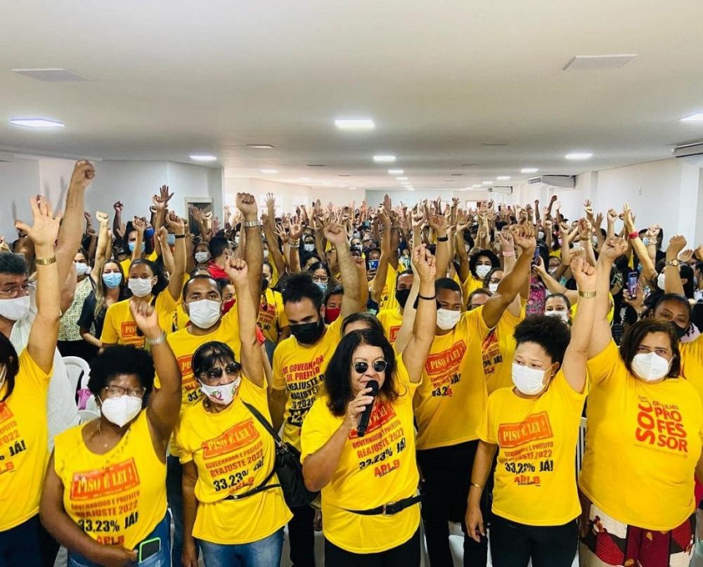 Após cinco dias de paralisação, professores da rede municipal de Feira decidem manter greve
