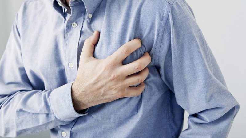 Jovem fica internado quatro dias após desenvolver doença pulmonar enquanto se masturbava; entenda