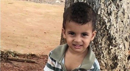 Menino morre esmagado por bancada de mármore em igreja