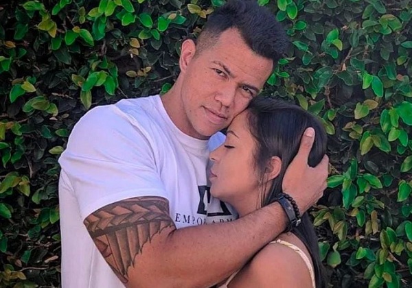 ‘Te amo’, diz personal ao publicar foto com sua esposa após alta