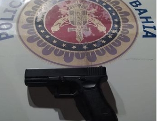 Policiais do Quarto Batalhão apreendem simulacro de arma de fogo após denúncia em Alagoinhas
