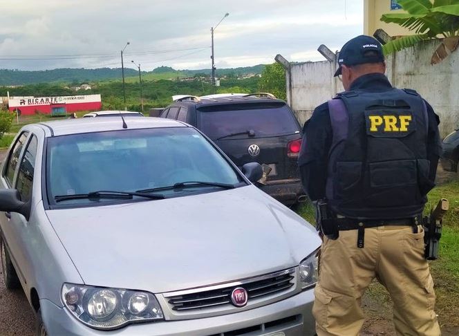 PRF prende motorista que ganharia R$ 300,00 para levar carro roubado de Alagoinhas até Salvador