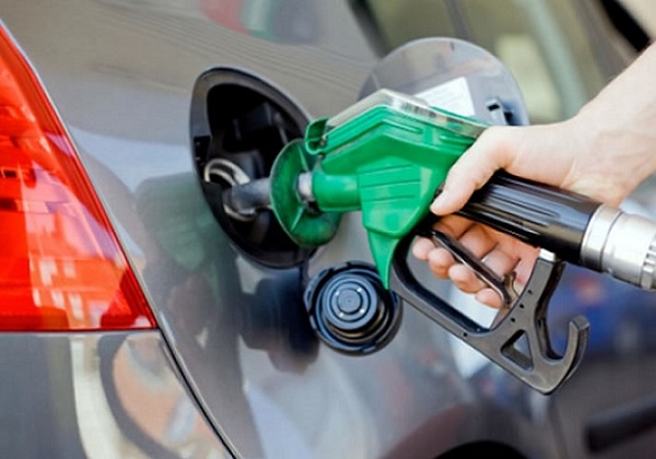 Preço da gasolina bate recorde no país a R$ 7,27 o litro, diz ANP