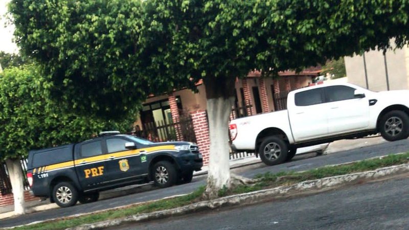 PRF faz buscas na casa do prefeito Alex Freitas de Acajutiba