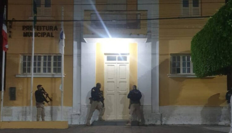 Seis pessoas são presas durante operação do MP-BA em Acajutiba; Prefeito também é investigado