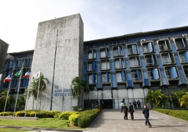 TCM pune prefeito por irregularidades em contratação para área de saúde