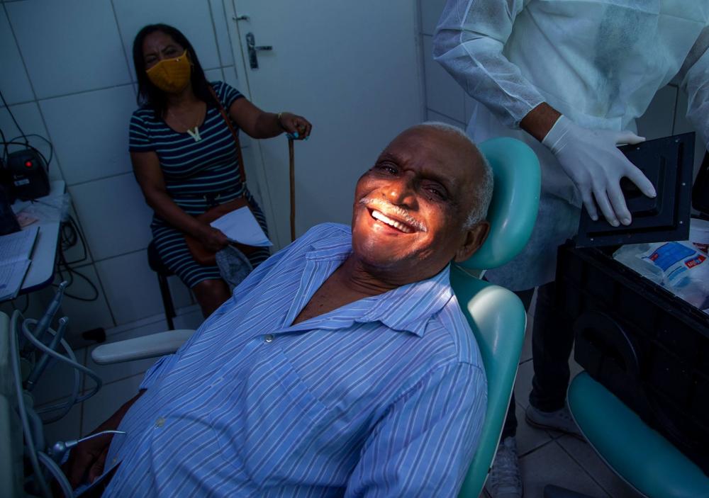 Secretária de Saúde Camila Araújo autoriza entrega de nova próteses dentárias para população cardinalense