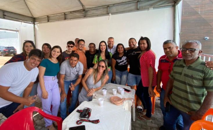 Pré-candidata a deputada Ludmilla Fiscina visita o sertão baiano em busca de apoio