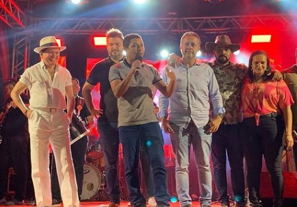 Show de Alcymar Monteiro em Ouriçangas custou mais de 84 mil reais