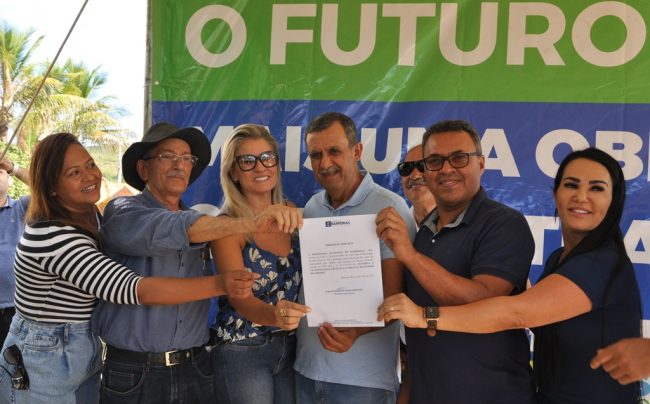 Prefeito Zito Barbosa assina ordem de serviço para pavimentação asfáltica no Bairro Riachinho