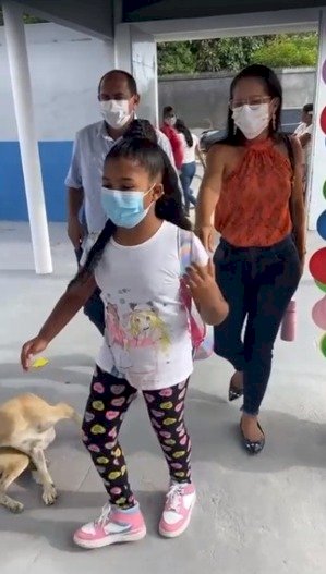Prefeito de Esplanada coloca filha para estudar na rede municipal de ensino