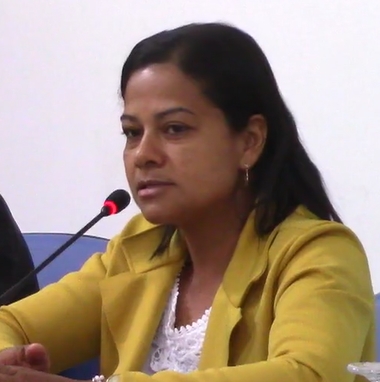 Vereadora e Professora quer que cor de escolas e fardamentos não mudem com troca de Prefeitos em Esplanada
