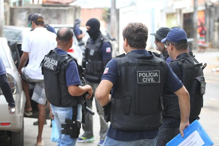 Mais de 400 delegados da Polícia Civil entregam os cargos