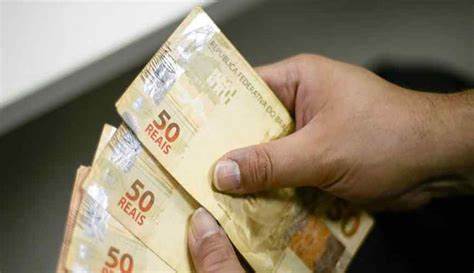 Trabalhadores nascidos em junho podem sacar até R$ 1 mil no FGTS