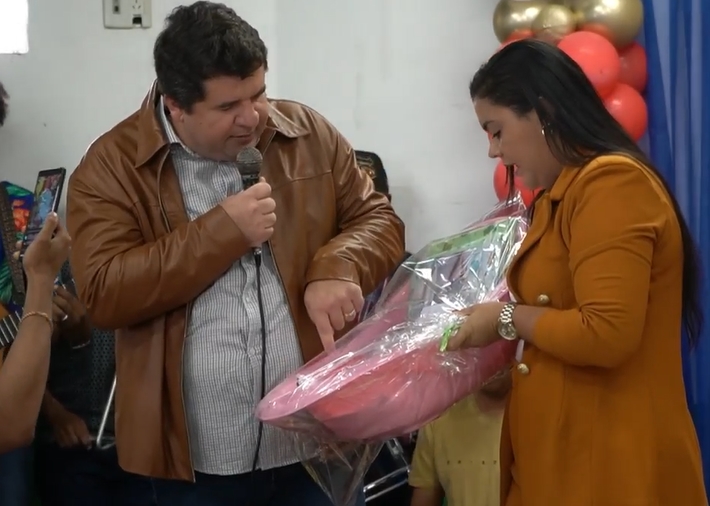 Secretária de Assistência Social Acácia Vieira realiza mais uma entrega de enxovais em Entre Rios