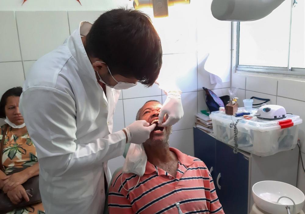 Mais sorrisos: Primeira Dama e Secretária de Saúde Camila Araújo autoriza mais entregas de próteses dentárias em Cardeal da Silva