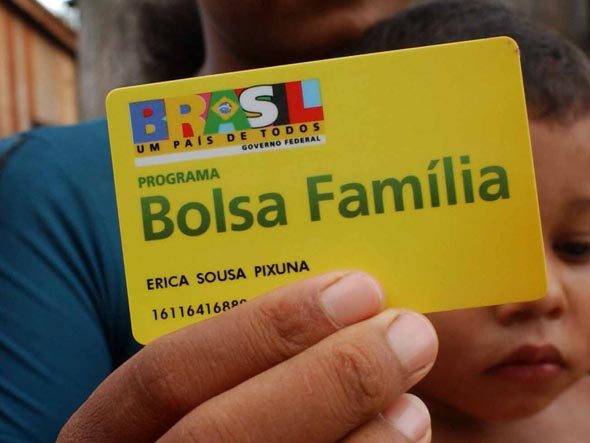Governo prevê ampliação do Bolsa Família com fim de auxílio emergencial, diz Roma