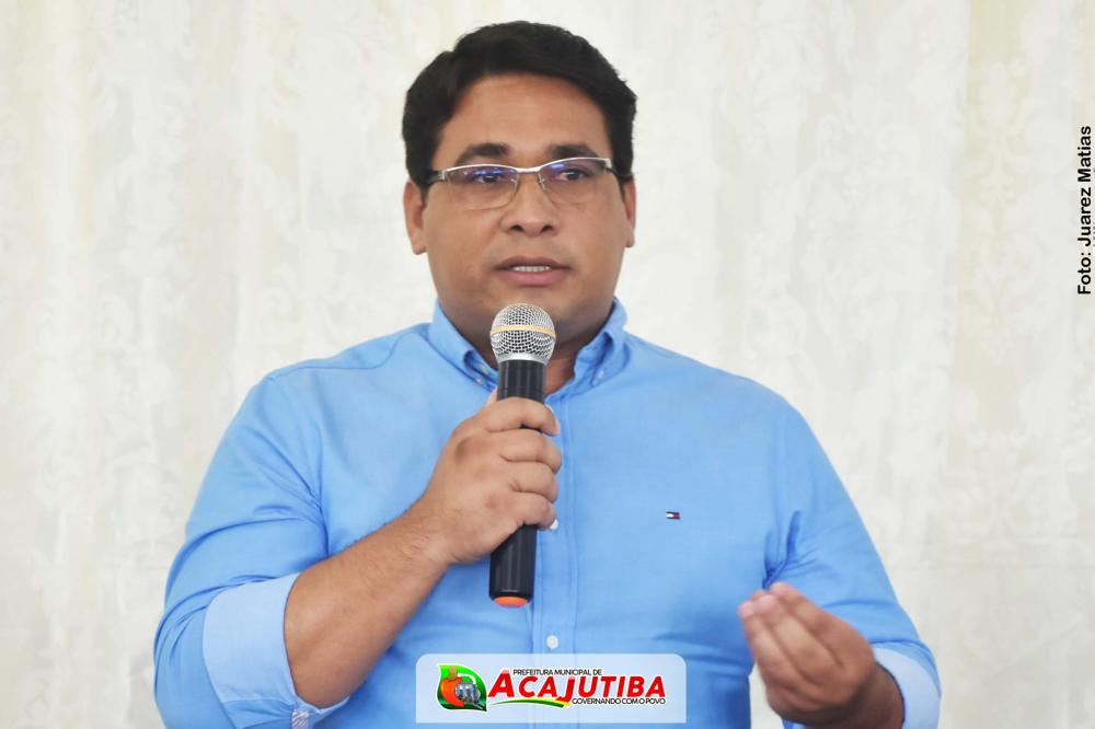 Após polêmicas e investigação da justiça Prefeito de Acajutiba faz evento com forças de seguranças