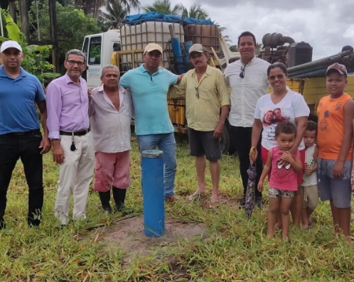 Anísio Madeirol comemora mais uma perfuração de poço na zona rural
