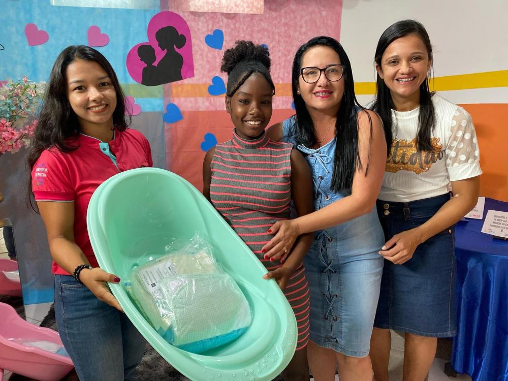 Social: Mães de Itamira recebem kits de natalidade na gestão Carine de Ataíde