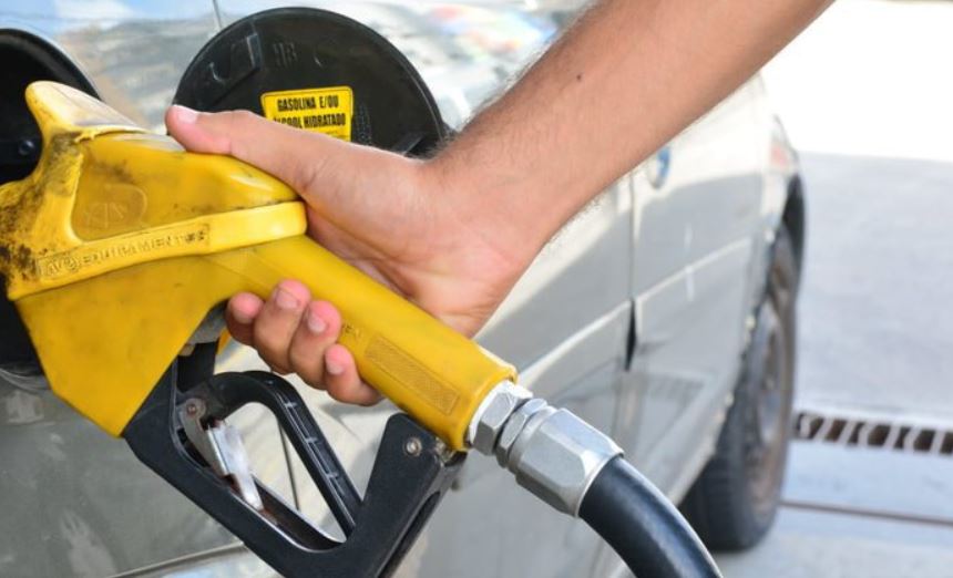Preço da gasolina volta a subir nos postos, diz ANP