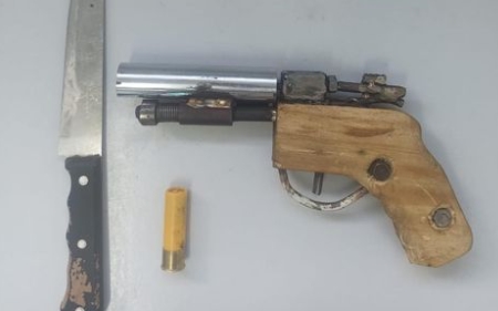 Policiais do Quarto Batalhão realizam prisão em flagrante delito por porte ilegal de arma de fogo em Alagoinhas