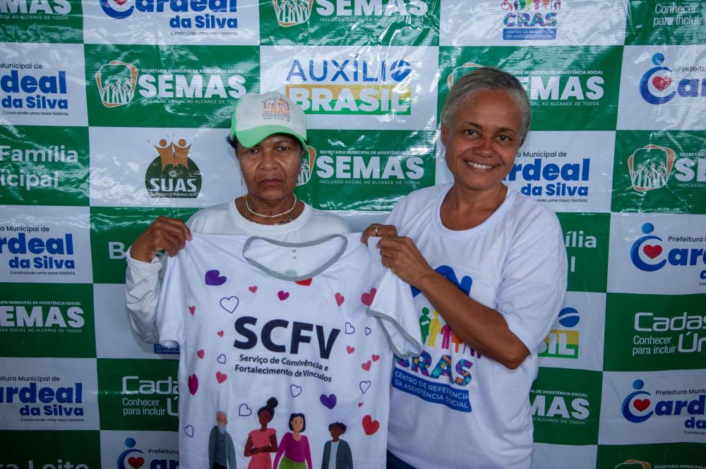 Governo Branco Sales realiza entrega de novo fardamento para mulheres do SCFV de Cardeal da Silva