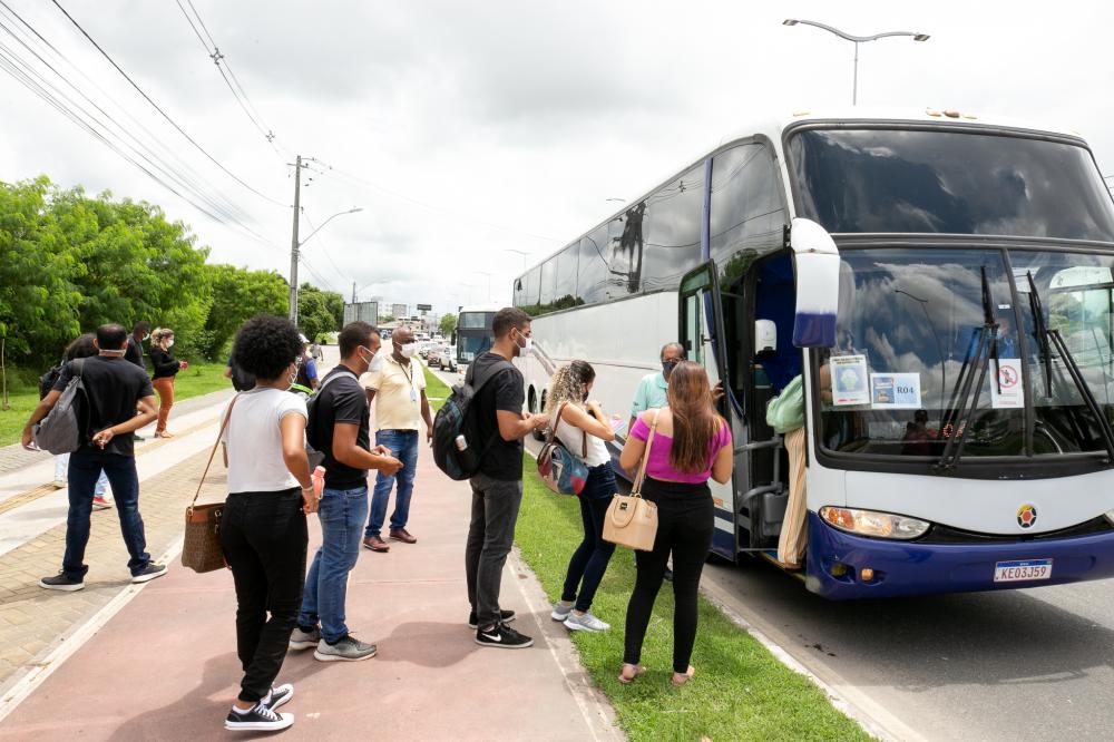 Rio Real é uma das únicas cidades da região em que alunos arcam com transporte universitário