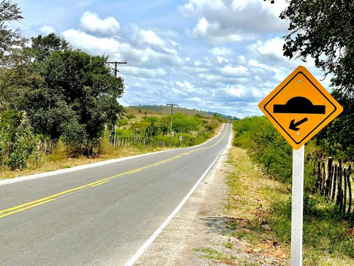 Asfalto em estradas rurais de grande fluxo melhora rotina de moradores em Euclides da Cunha 