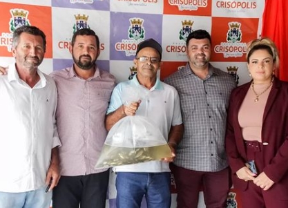 Produtores rurais de Crisópolis recebem cerca de 40 mil alevinos pelo governo Leandro Dantas; Entenda