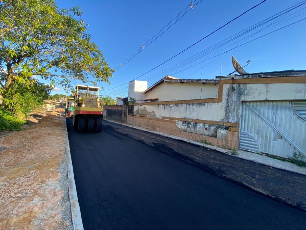 Prefeitura leva asfalto a mais uma rua do Alagoinhas IV