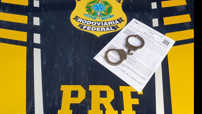 Caminhoneiro é preso por corrupção ativa depois de oferecer R$ 5 para agentes da PRF