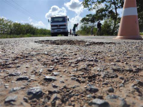 Júnior Argôlo comemora início da recuperação da BA-400 que liga Entre Rios, Cardeal da Silva e Esplanada