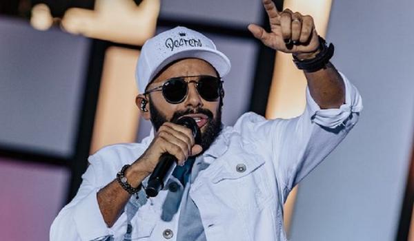Cantor da banda Unha Pintada recebe alta médica após ser internado por complicações renais